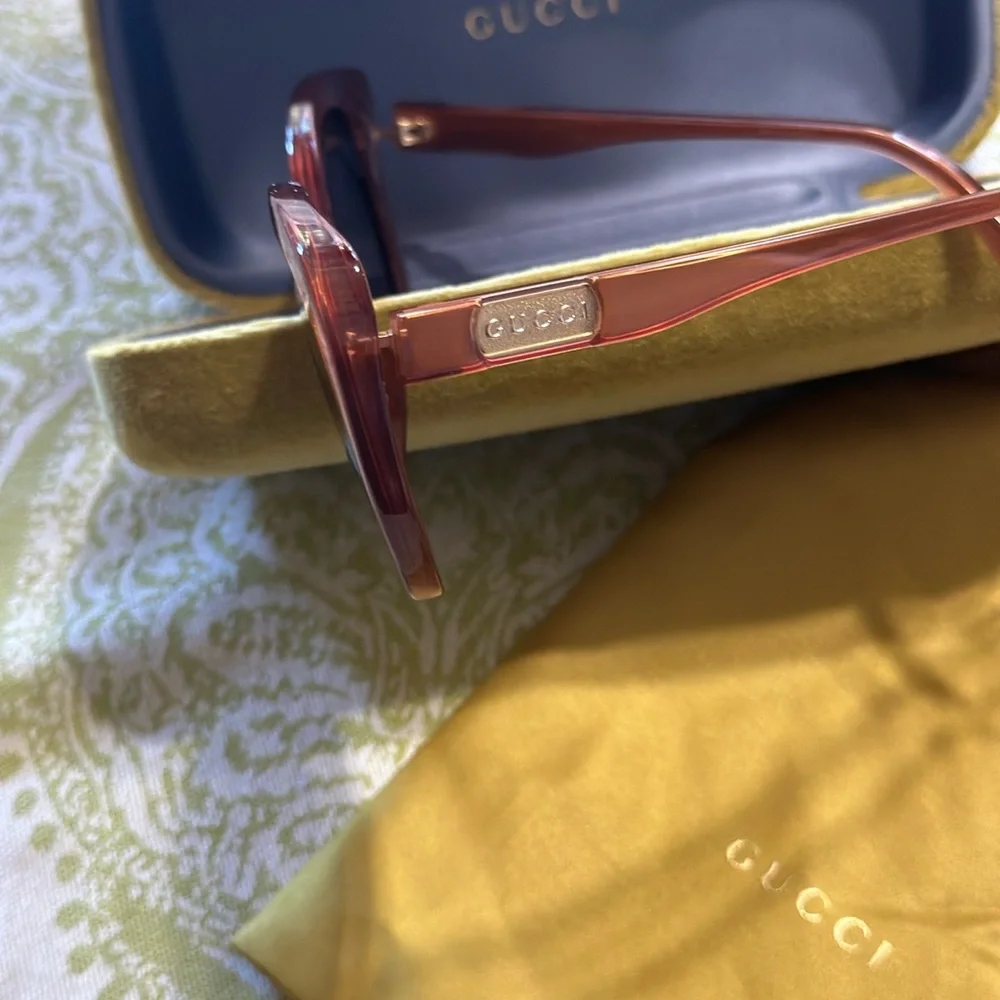 Gucci Round Frame Sunglasses - Picture 6 of 7